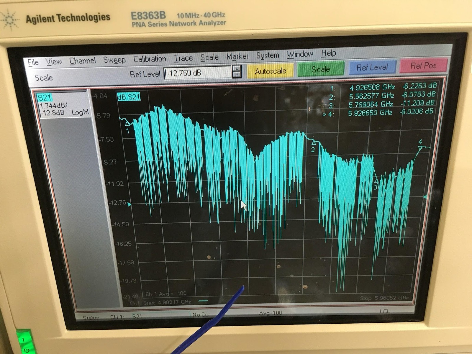 A network analyzer screen showing a microwave transmission trace with dozens of sharp downward resonance dips across a frequency span of about one gigahertz.